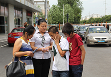 专业咨询师耐心解答同学们的问题