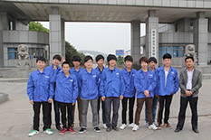 学生在长安汽车公司实习工作